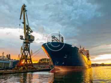 Mobile apps to track large parcels and cargo freight